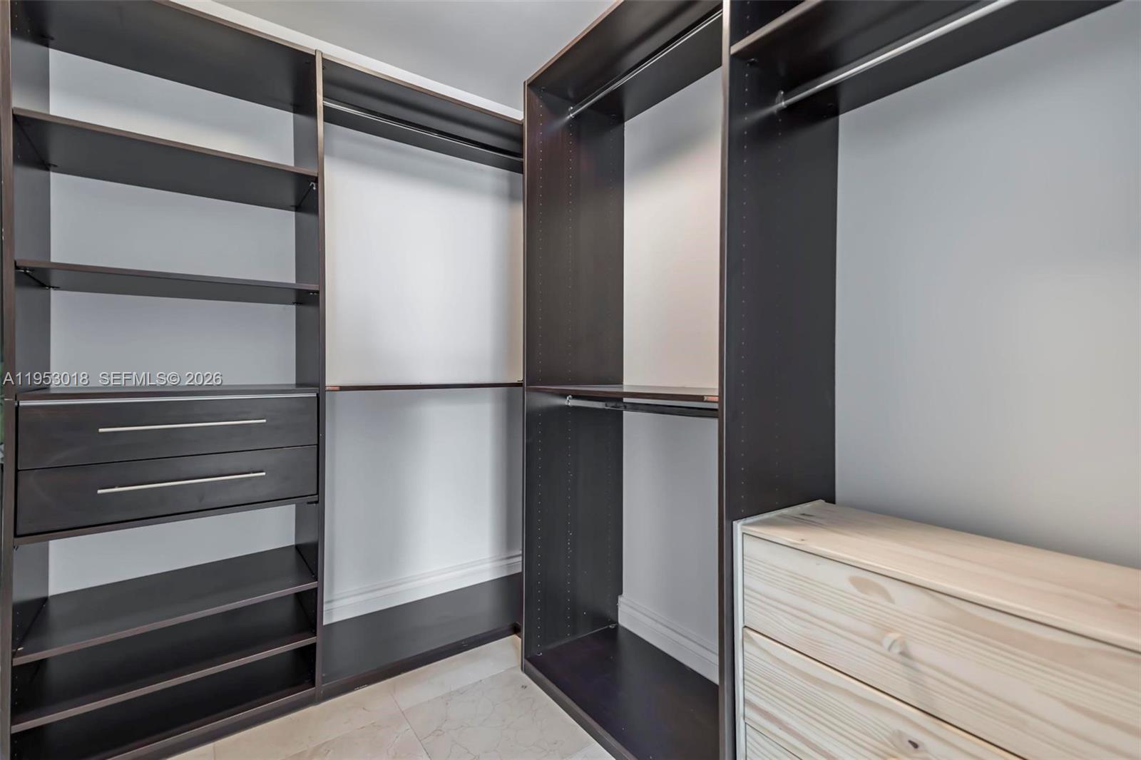 1050 Brickell Ave # 2302