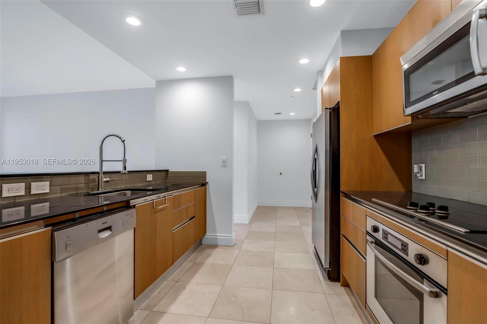 1050 Brickell Ave # 2302