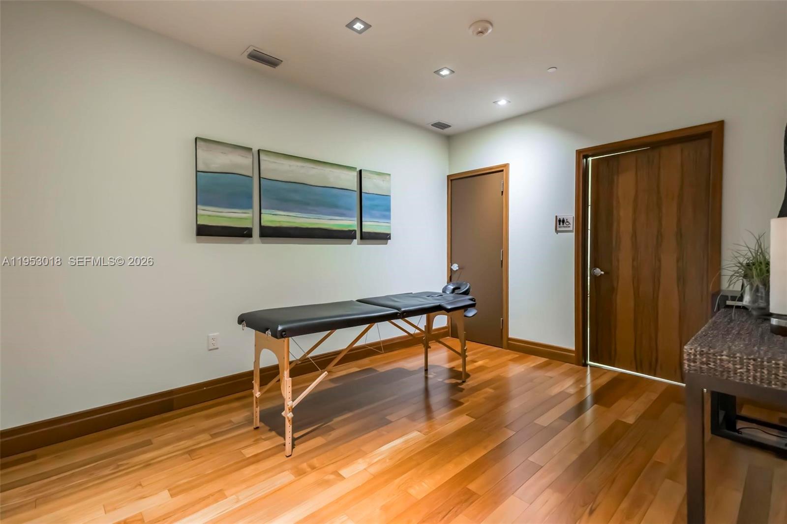 1050 Brickell Ave # 2302