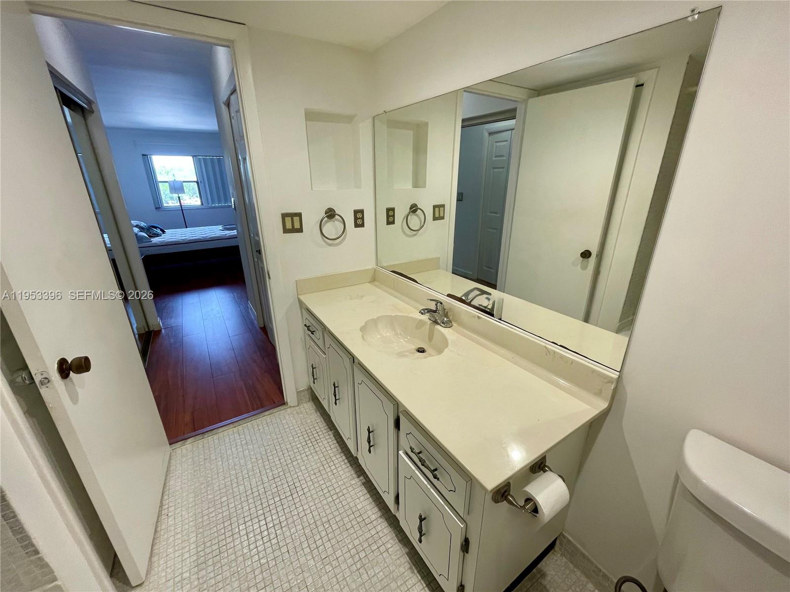 240 Lakeview Dr # 308