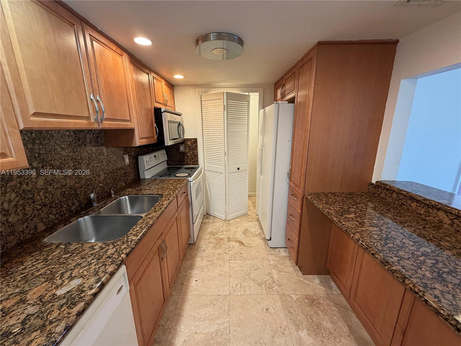 240 Lakeview Dr # 308