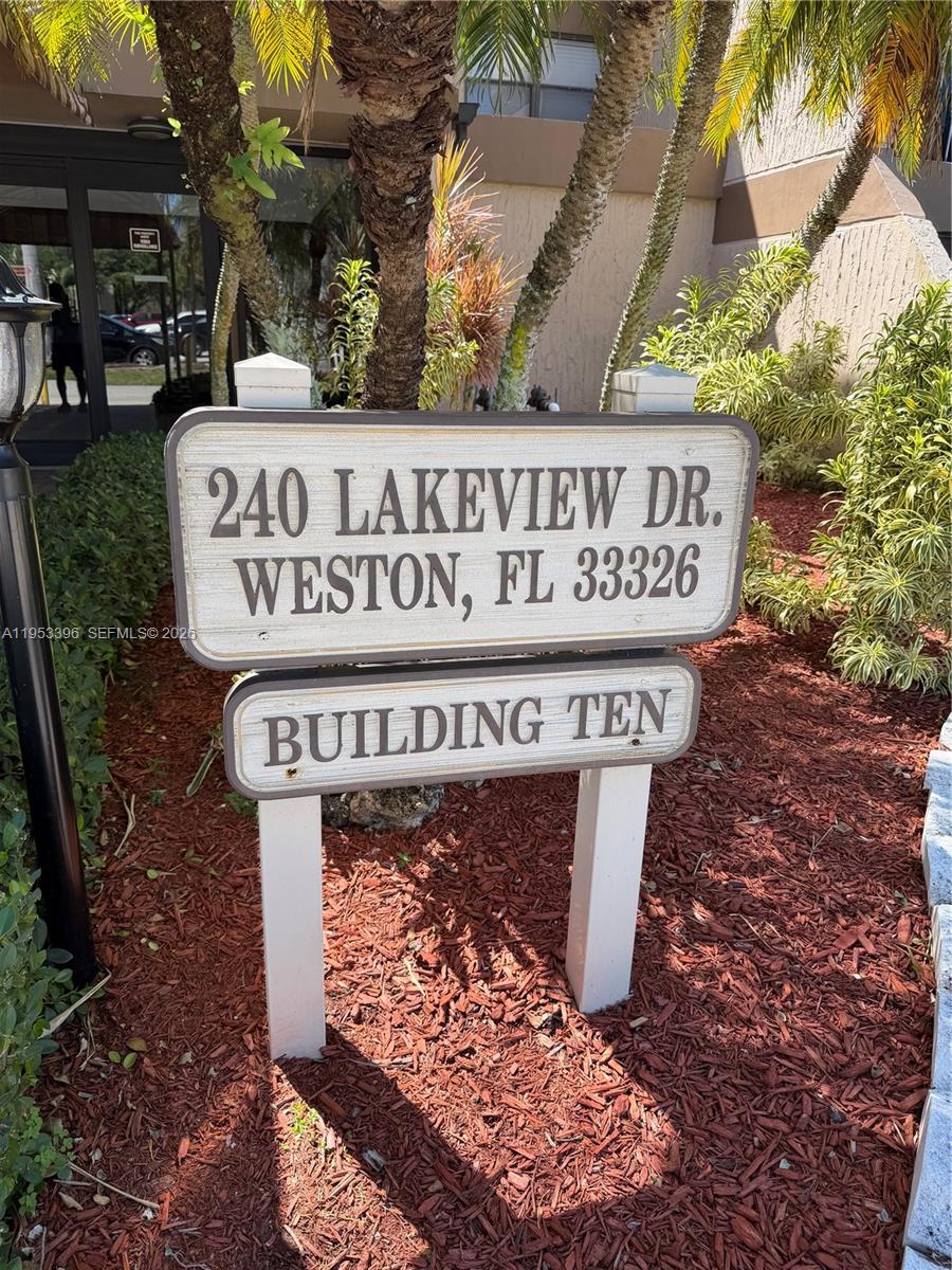 240 Lakeview Dr # 308
