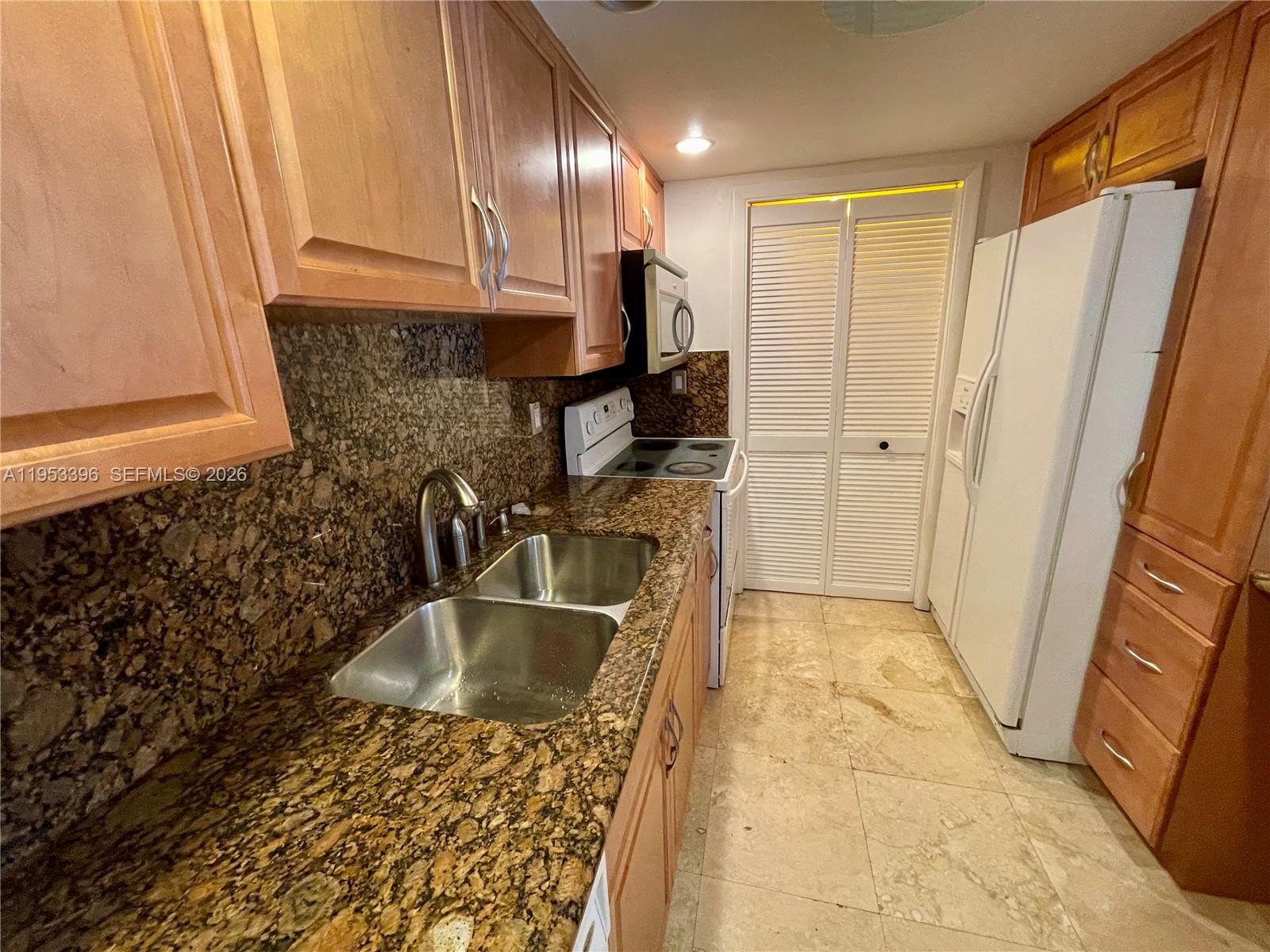 240 Lakeview Dr # 308