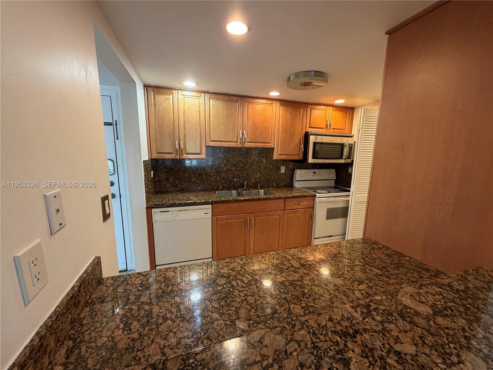 240 Lakeview Dr # 308