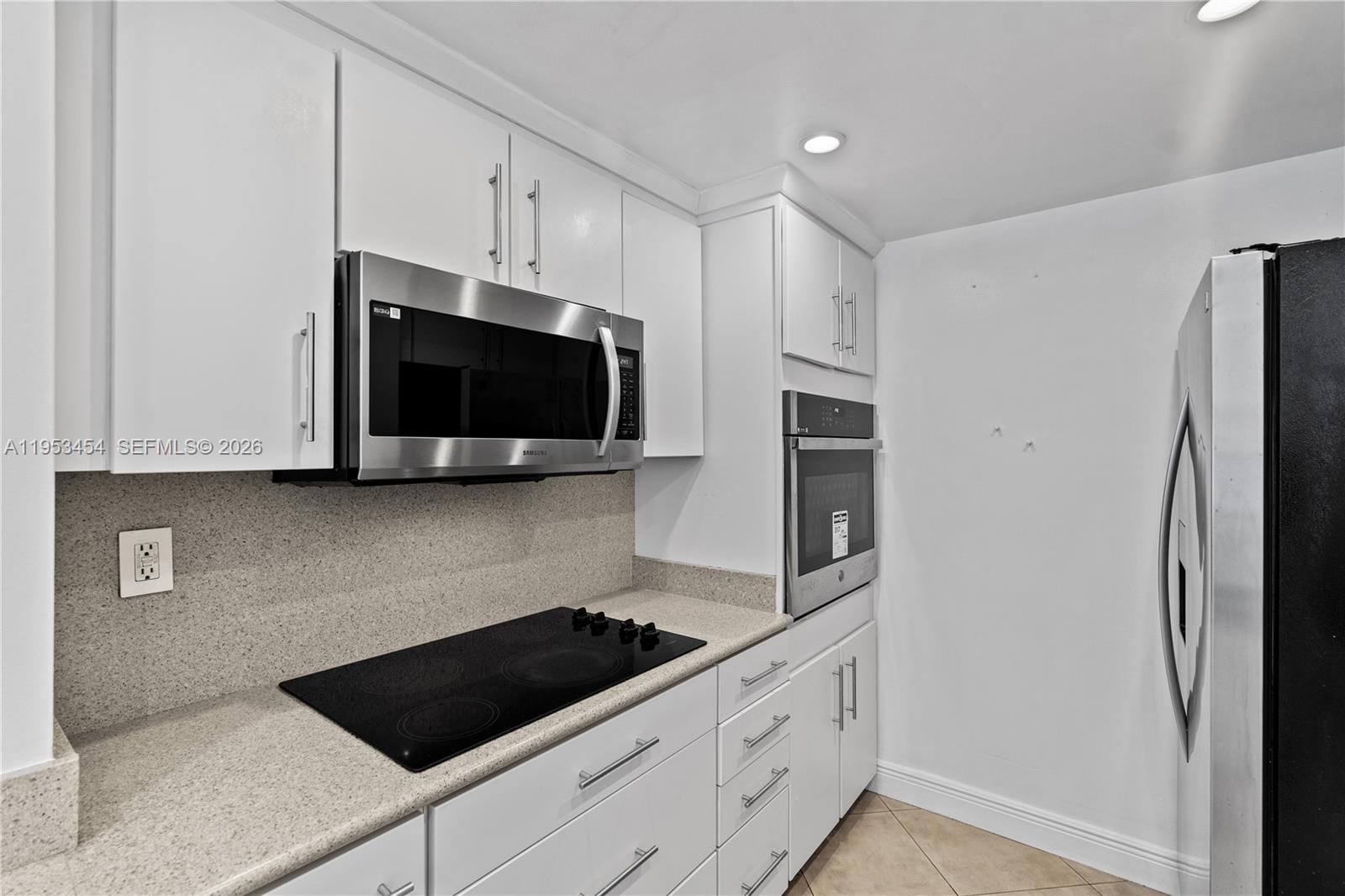 2451 Brickell Ave # 14D