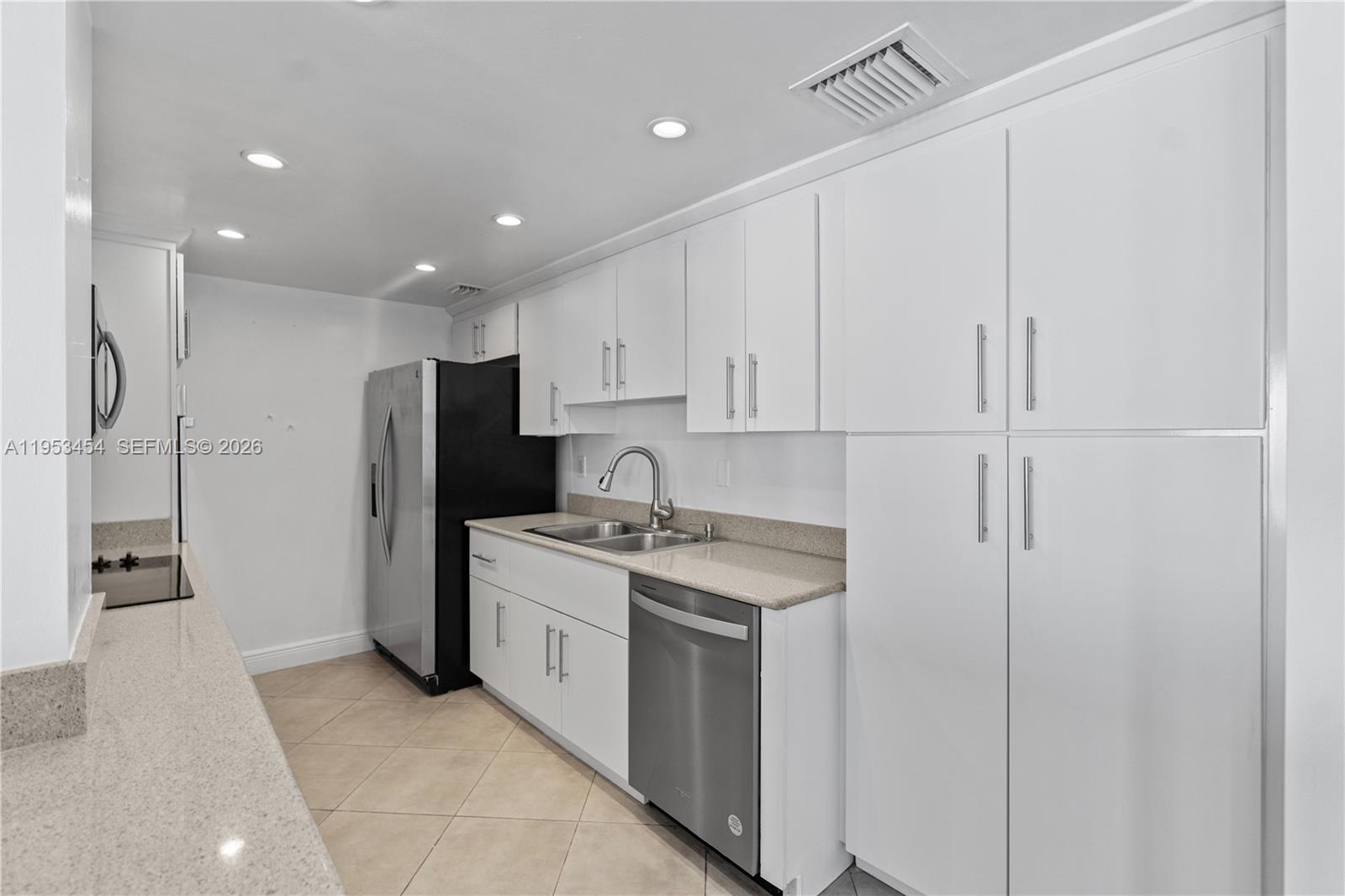 2451 Brickell Ave # 14D