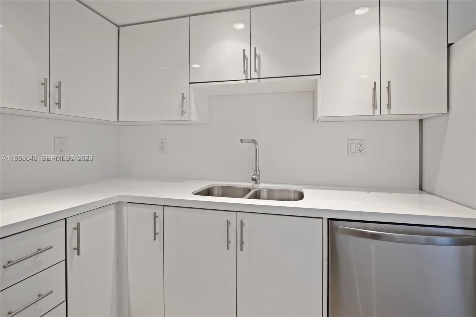 2333 Brickell Ave # 2710