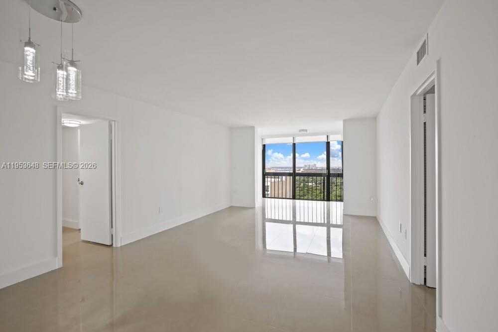 2333 Brickell Ave # 2710