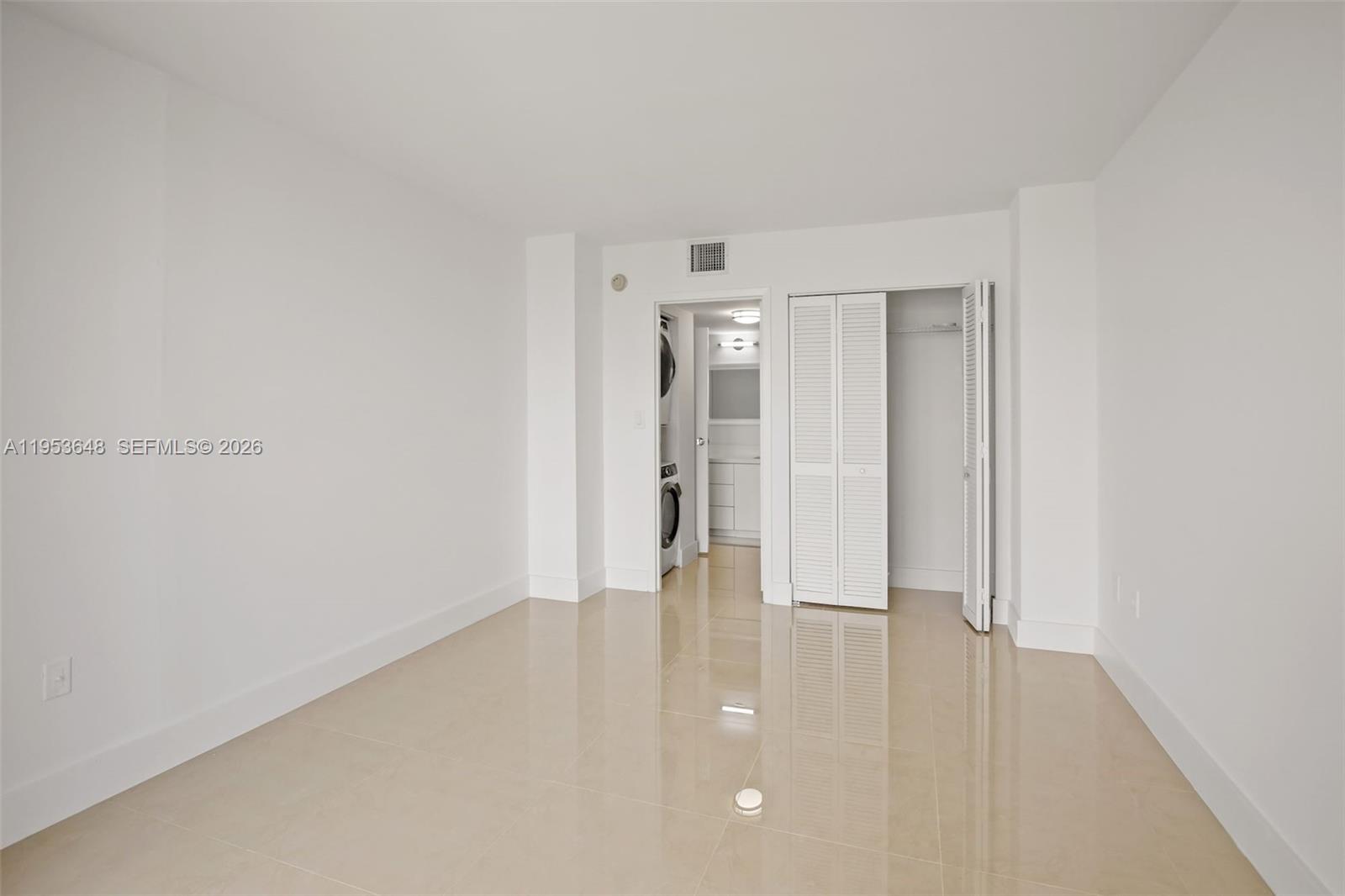 2333 Brickell Ave # 2710