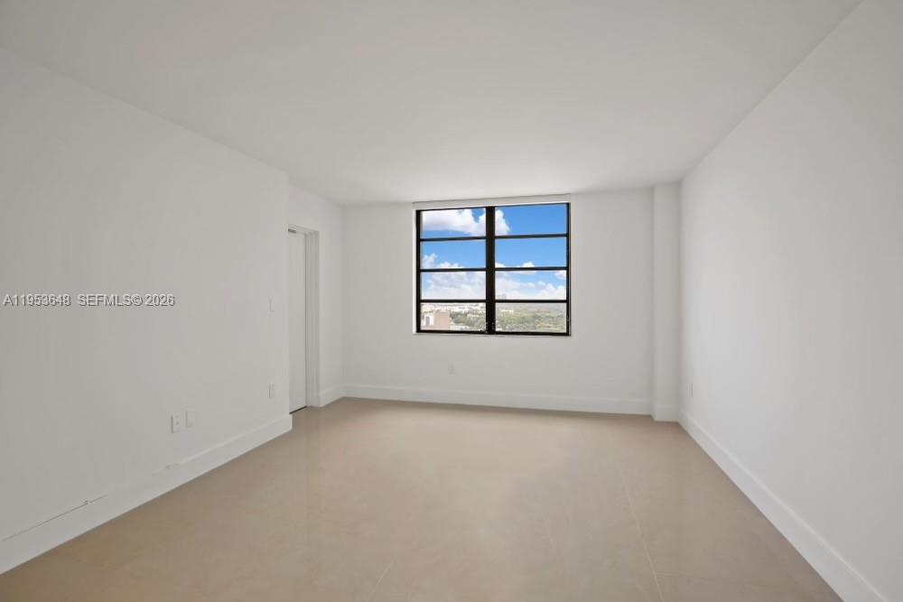 2333 Brickell Ave # 2710