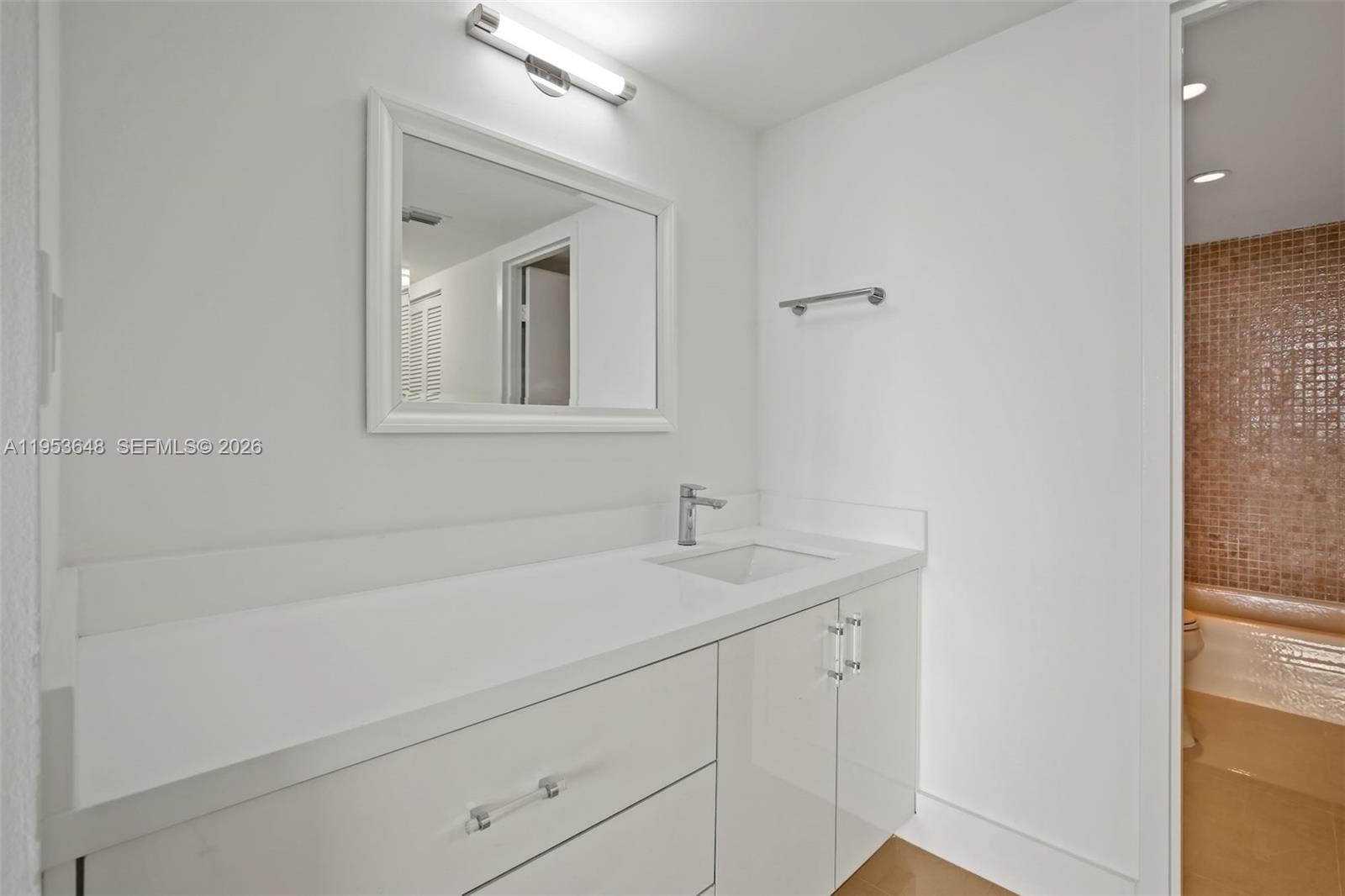 2333 Brickell Ave # 2710