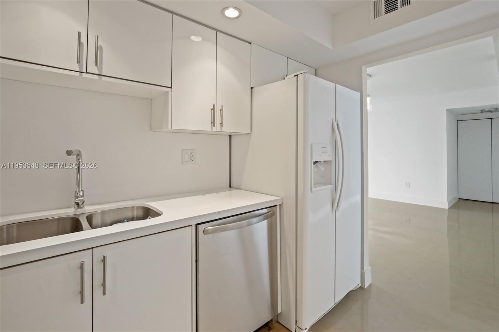 2333 Brickell Ave # 2710