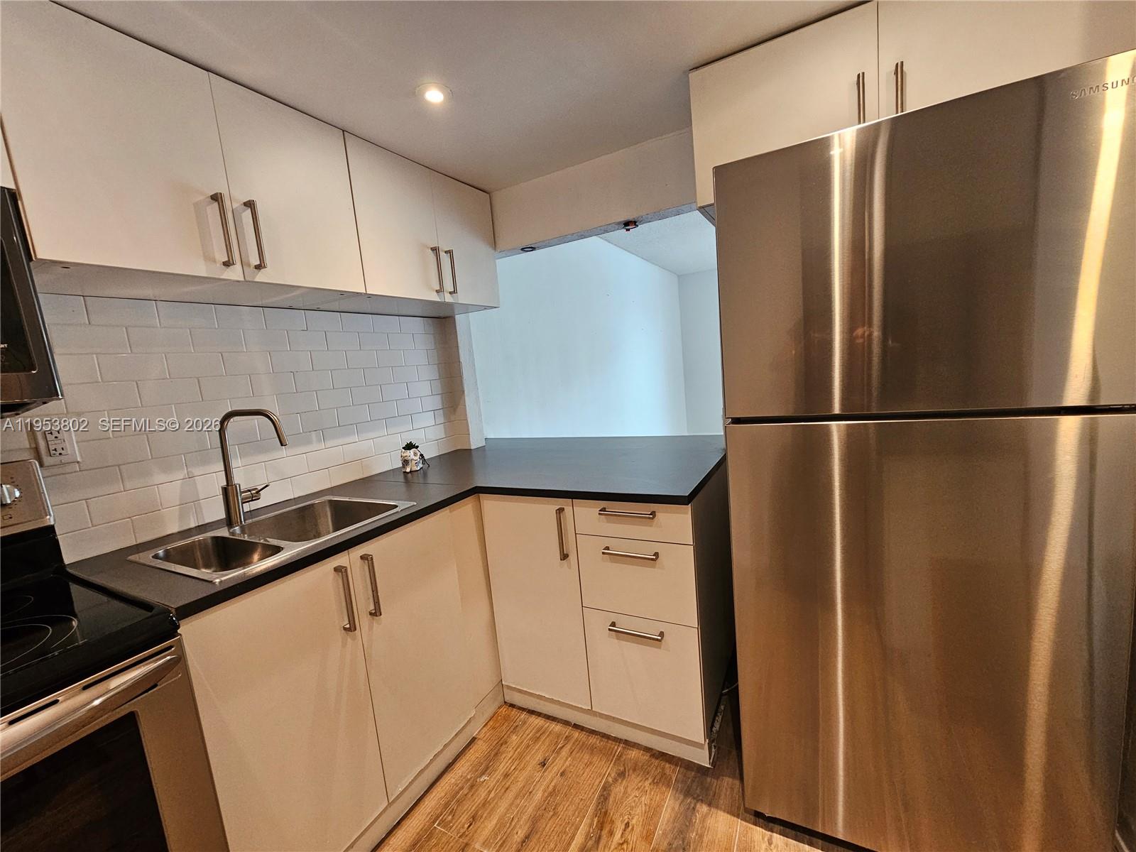 4550 NW 9th St # 315E