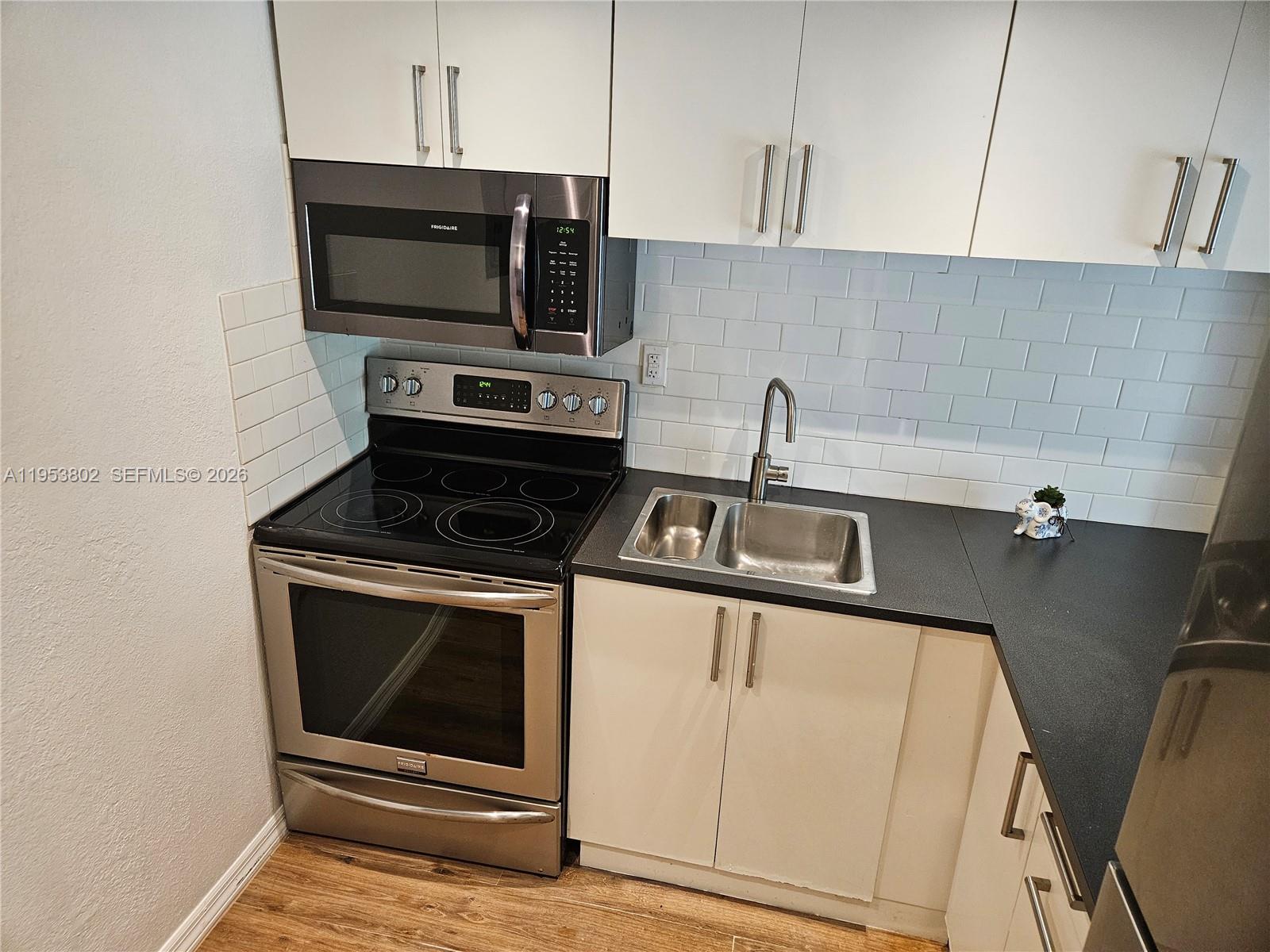 4550 NW 9th St # 315E