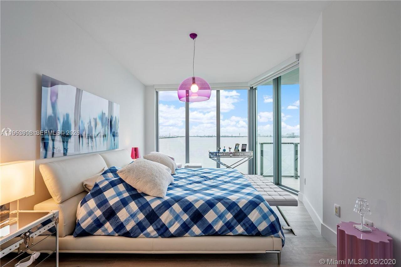 2900 NE 7th Ave # 1105