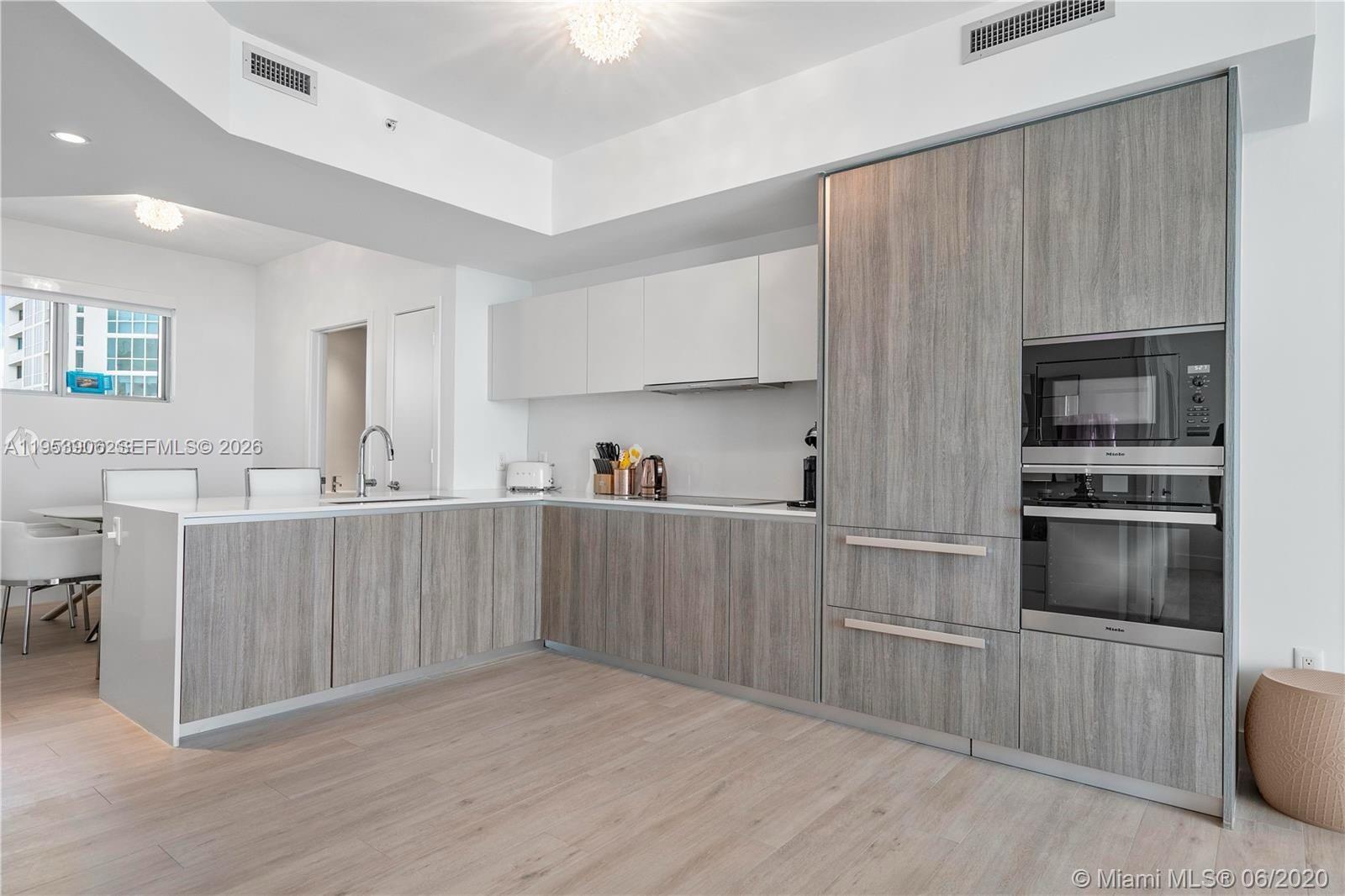 2900 NE 7th Ave # 1105