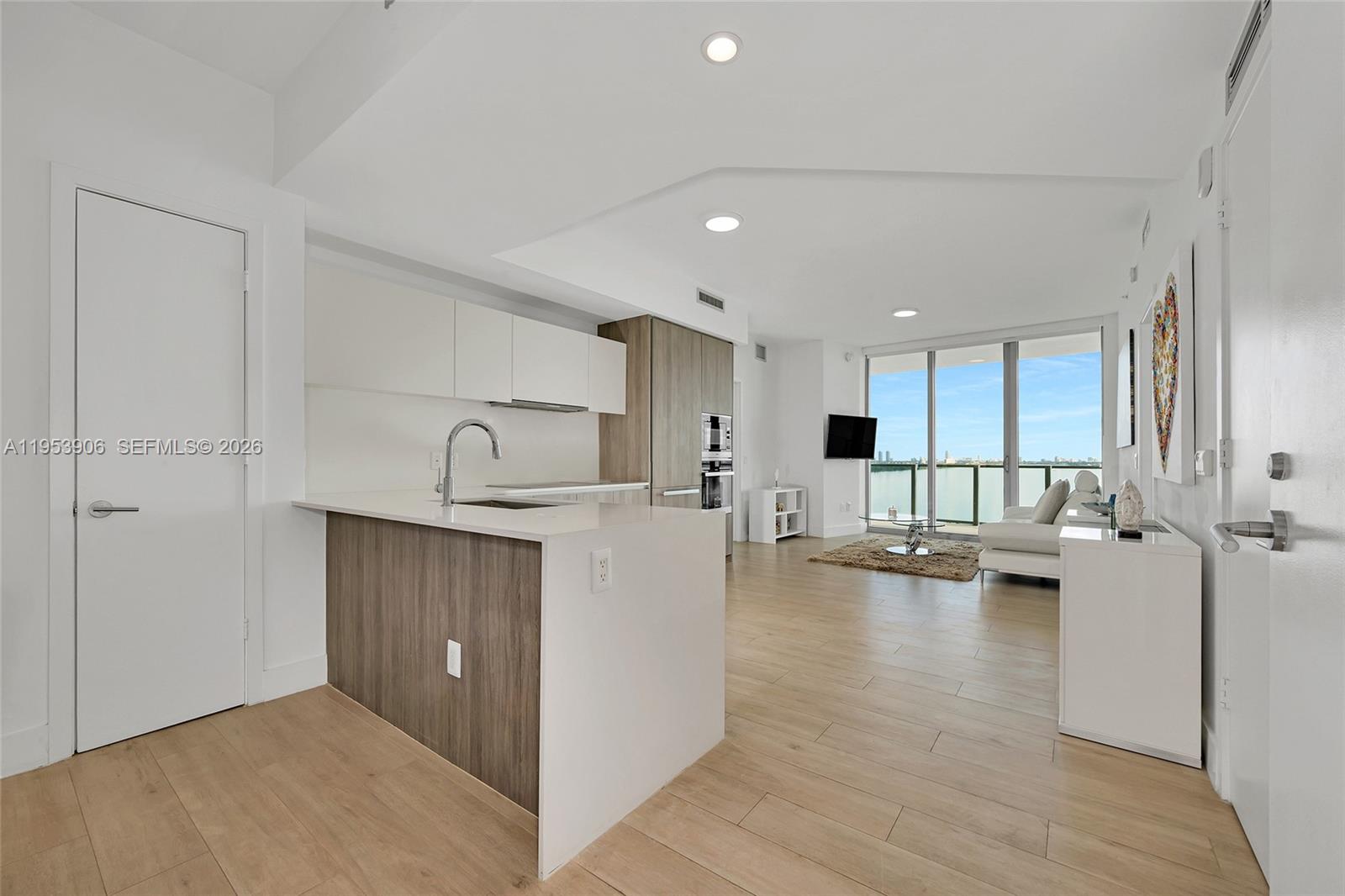 2900 NE 7th Ave # 1105