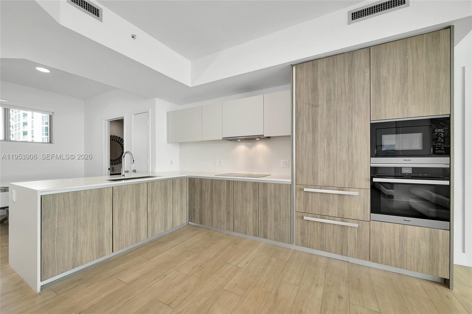 2900 NE 7th Ave # 1105