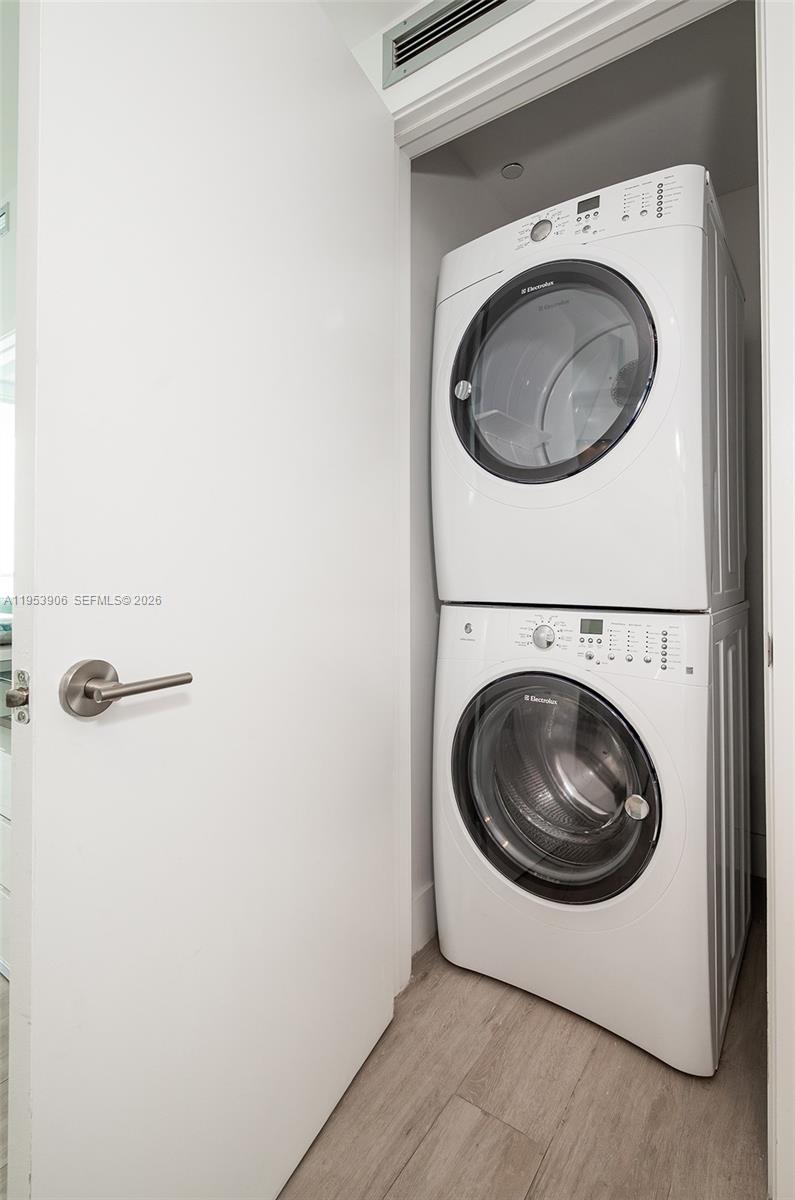 2900 NE 7th Ave # 1105