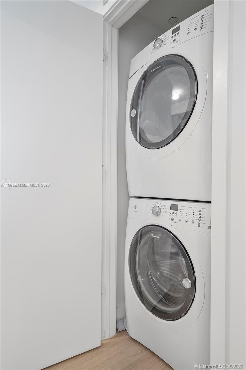 2900 NE 7th Ave # 1105