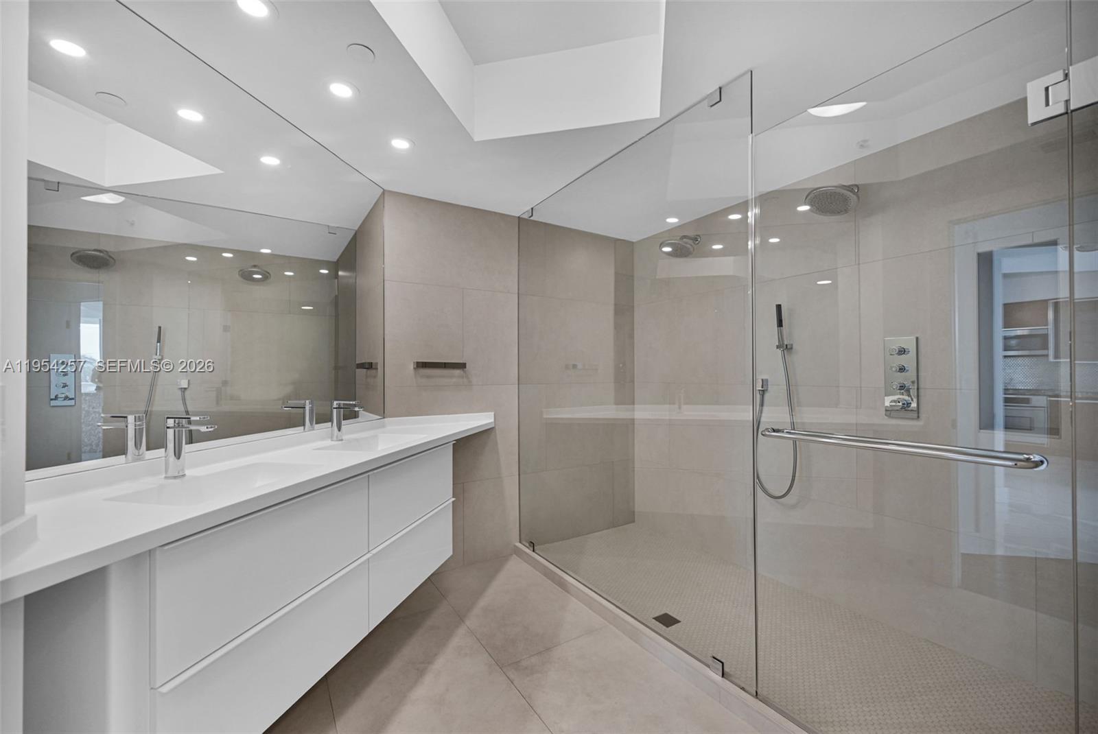 10 VENETIAN WAY # 404