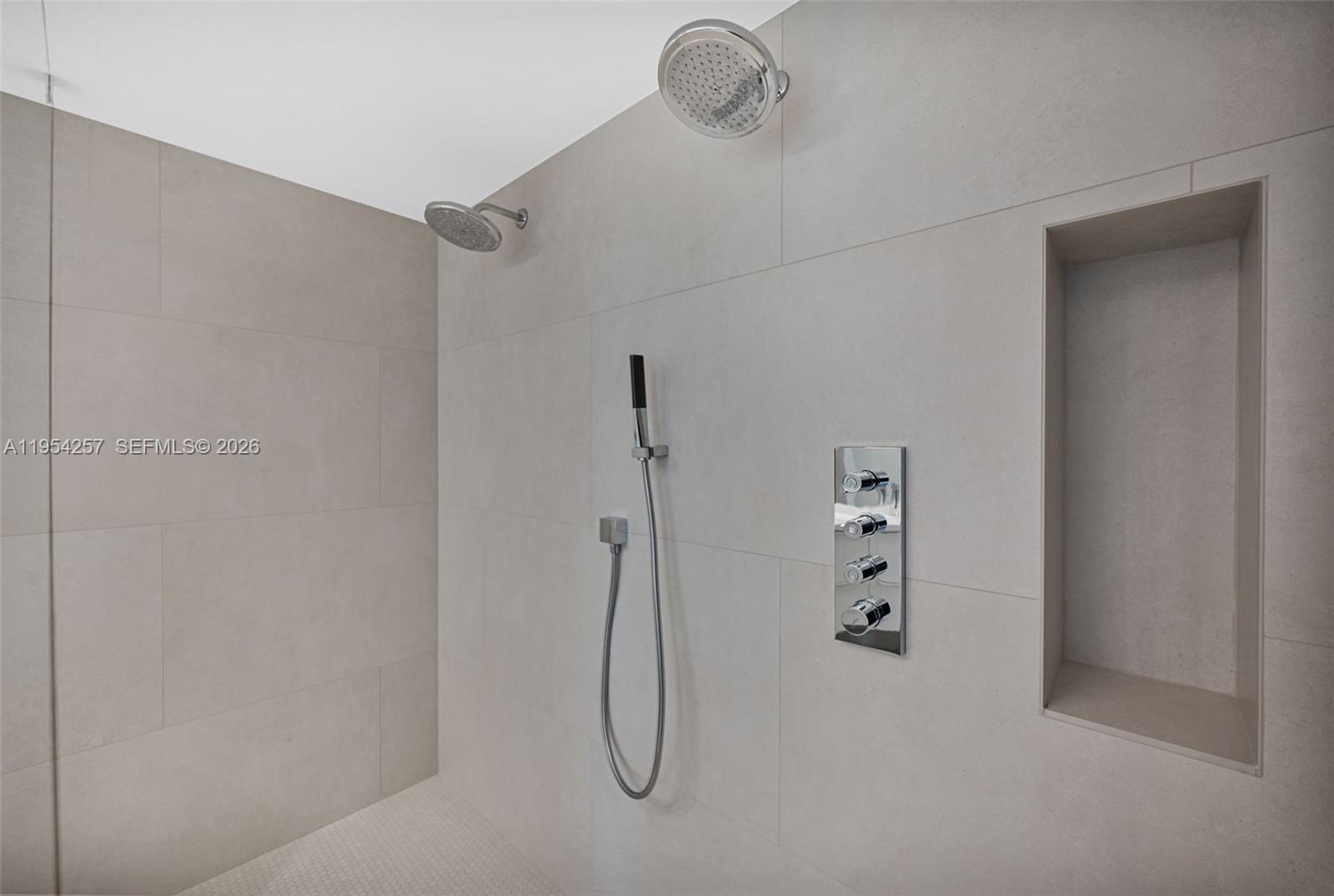 10 VENETIAN WAY # 404