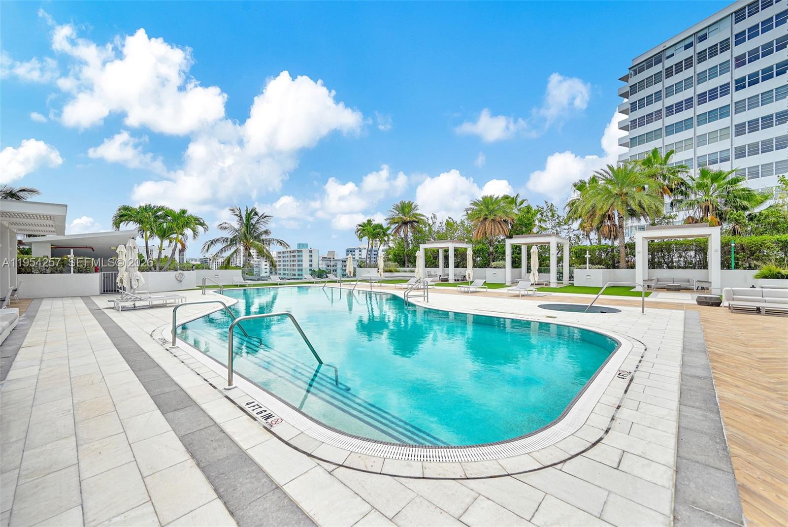 10 VENETIAN WAY # 404