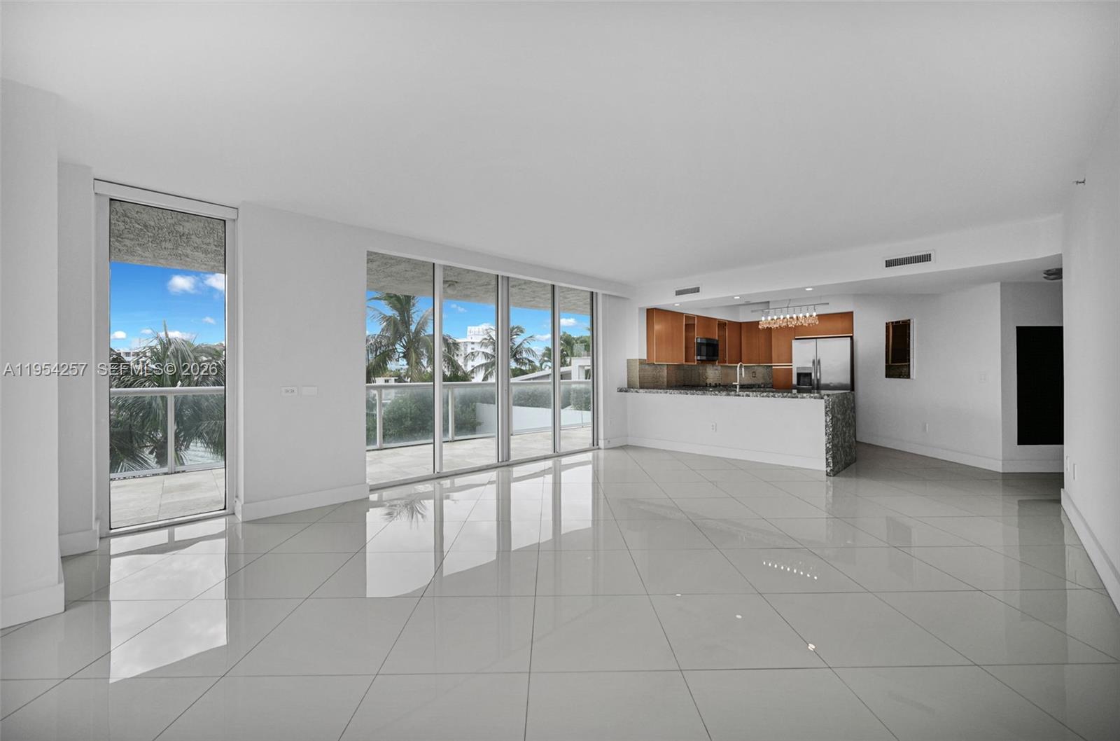 10 VENETIAN WAY # 404