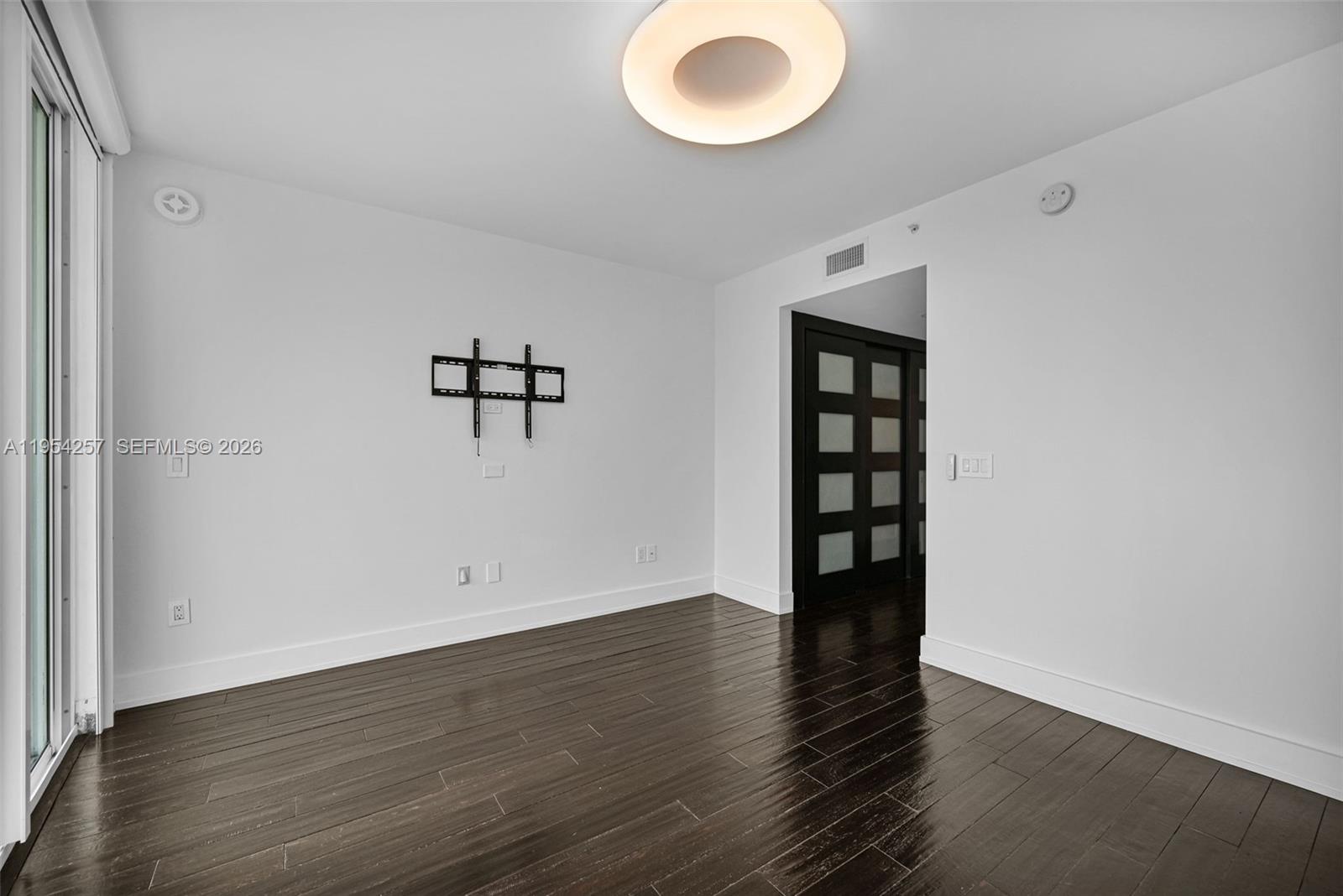10 VENETIAN WAY # 404