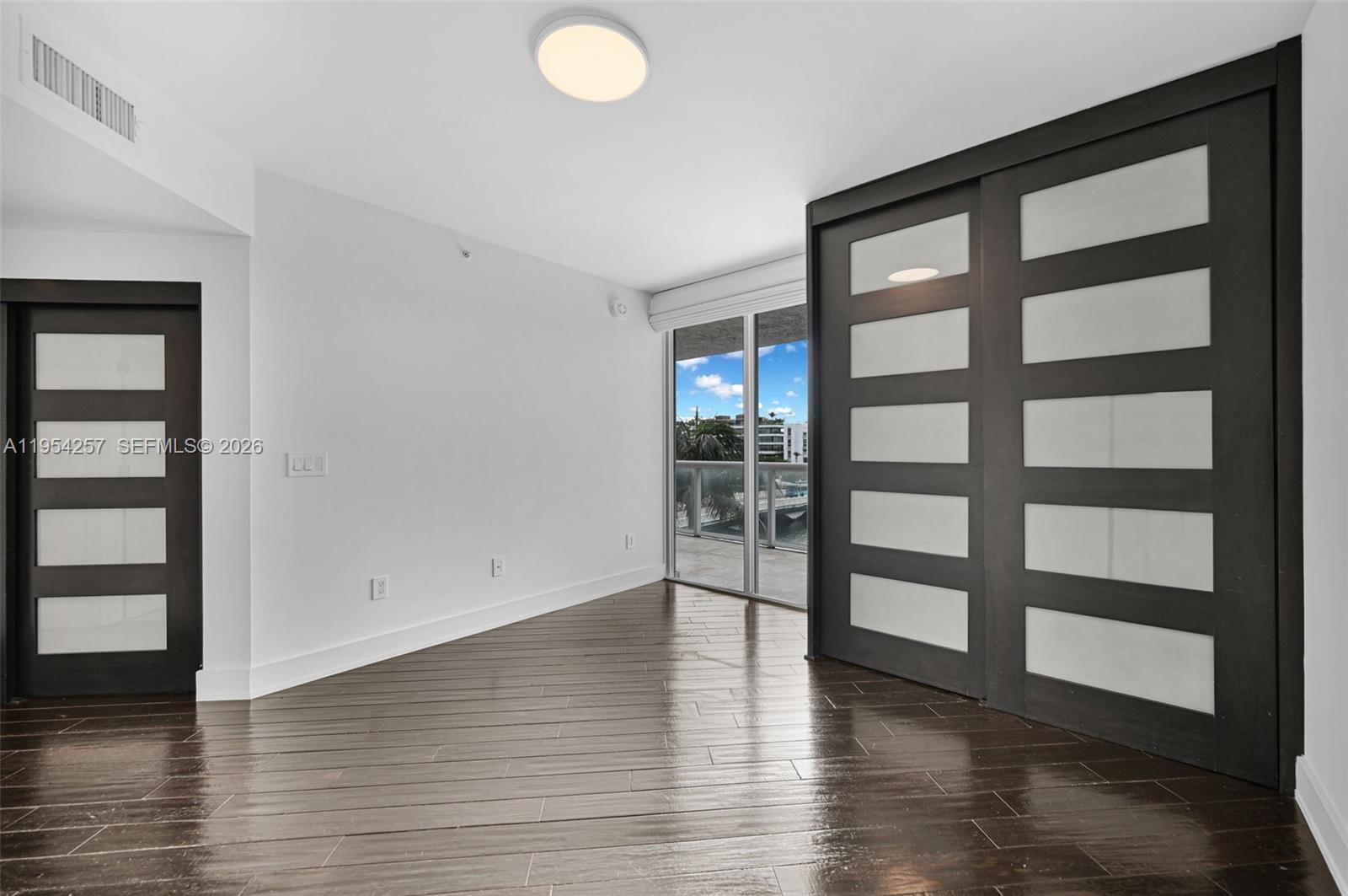 10 VENETIAN WAY # 404