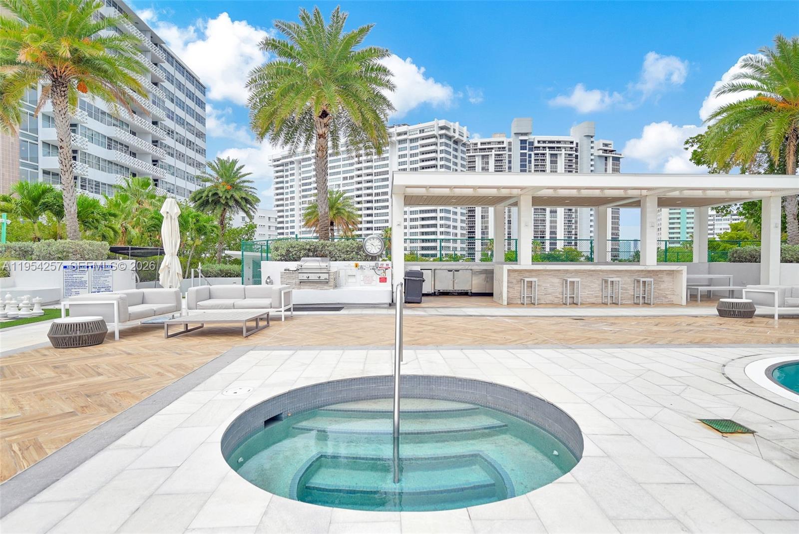 10 VENETIAN WAY # 404