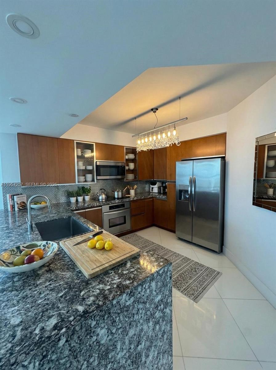 10 VENETIAN WAY # 404