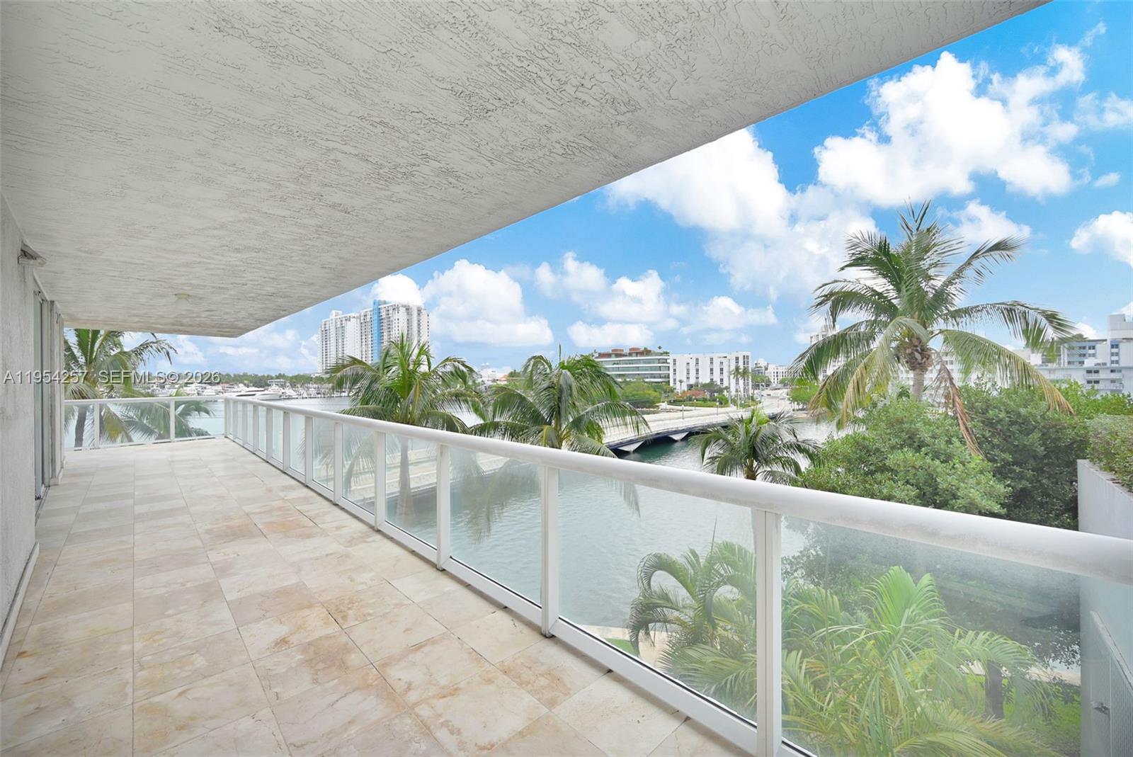 10 VENETIAN WAY # 404