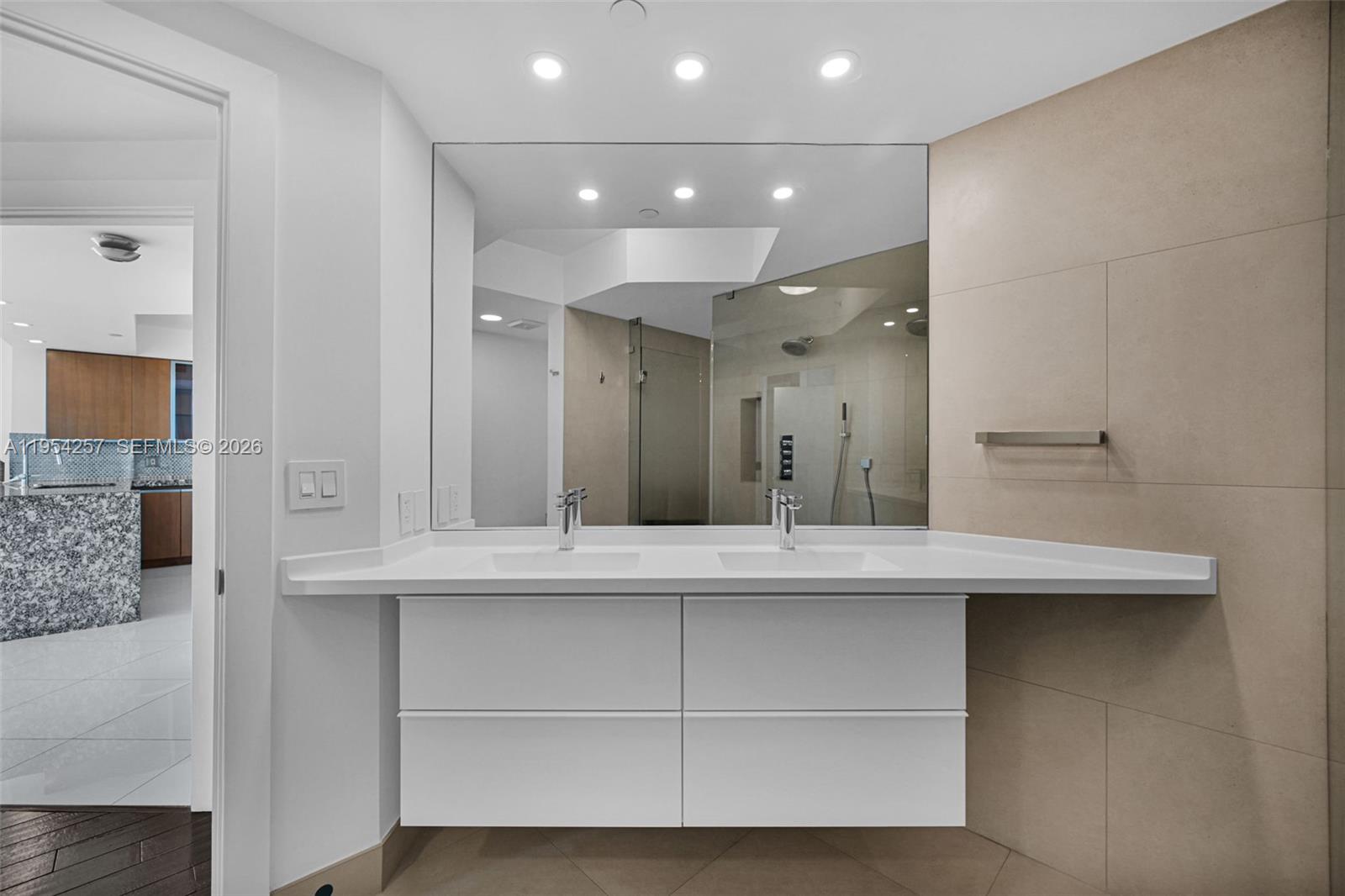 10 VENETIAN WAY # 404