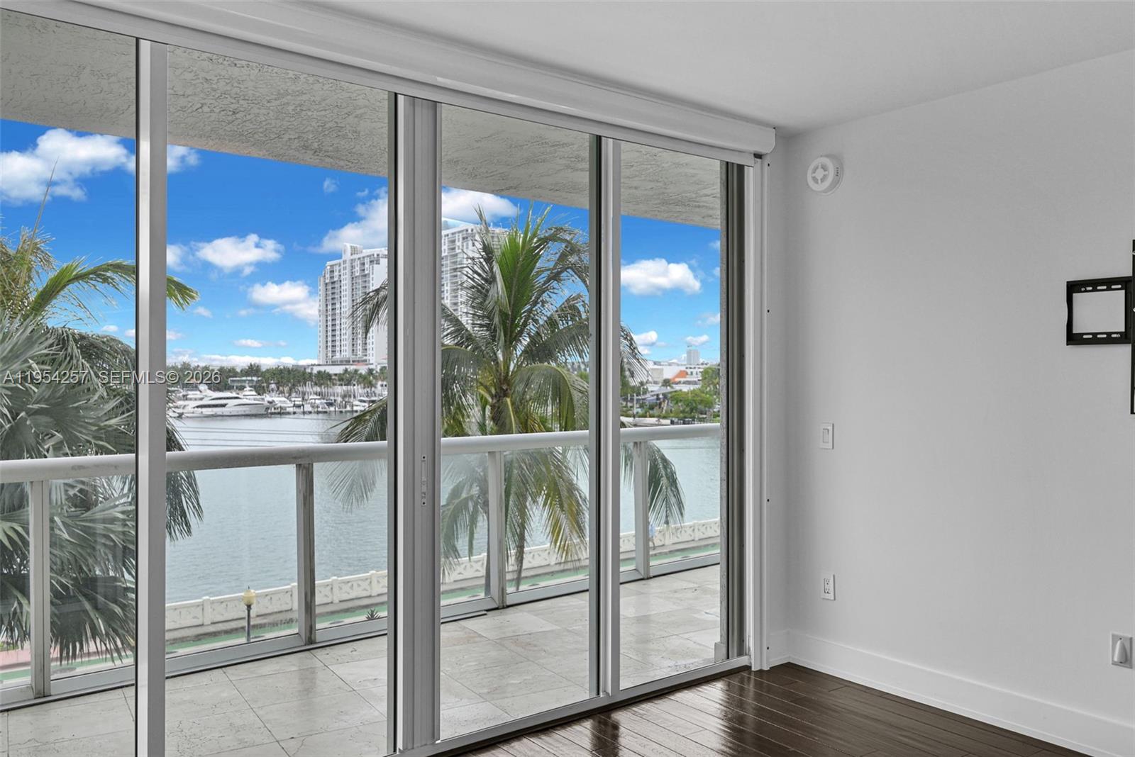 10 VENETIAN WAY # 404