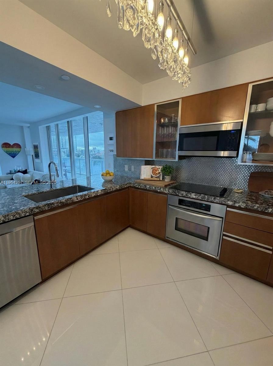 10 VENETIAN WAY # 404