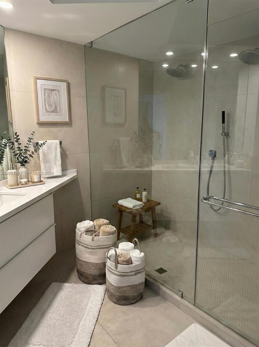 10 VENETIAN WAY # 404