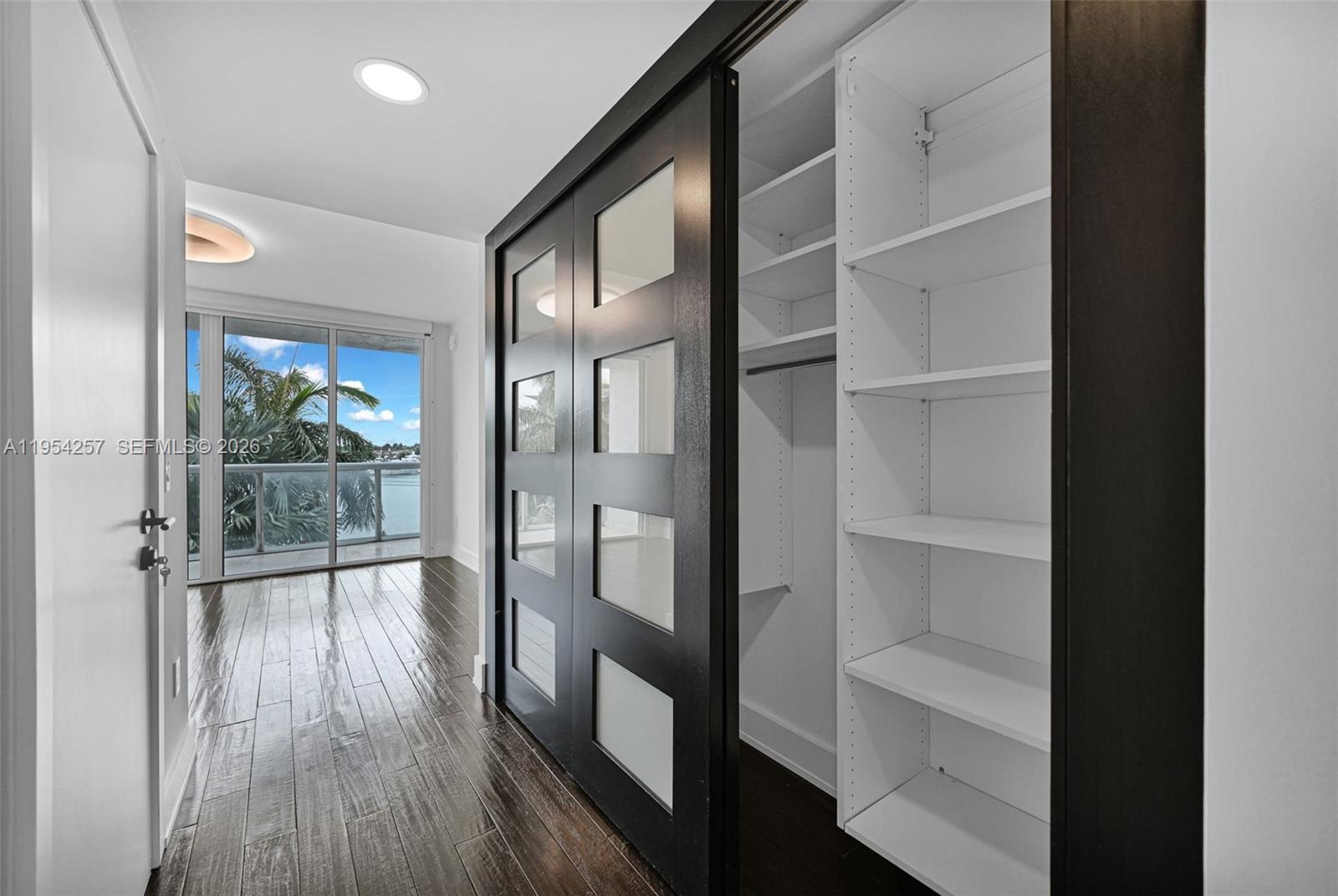 10 VENETIAN WAY # 404