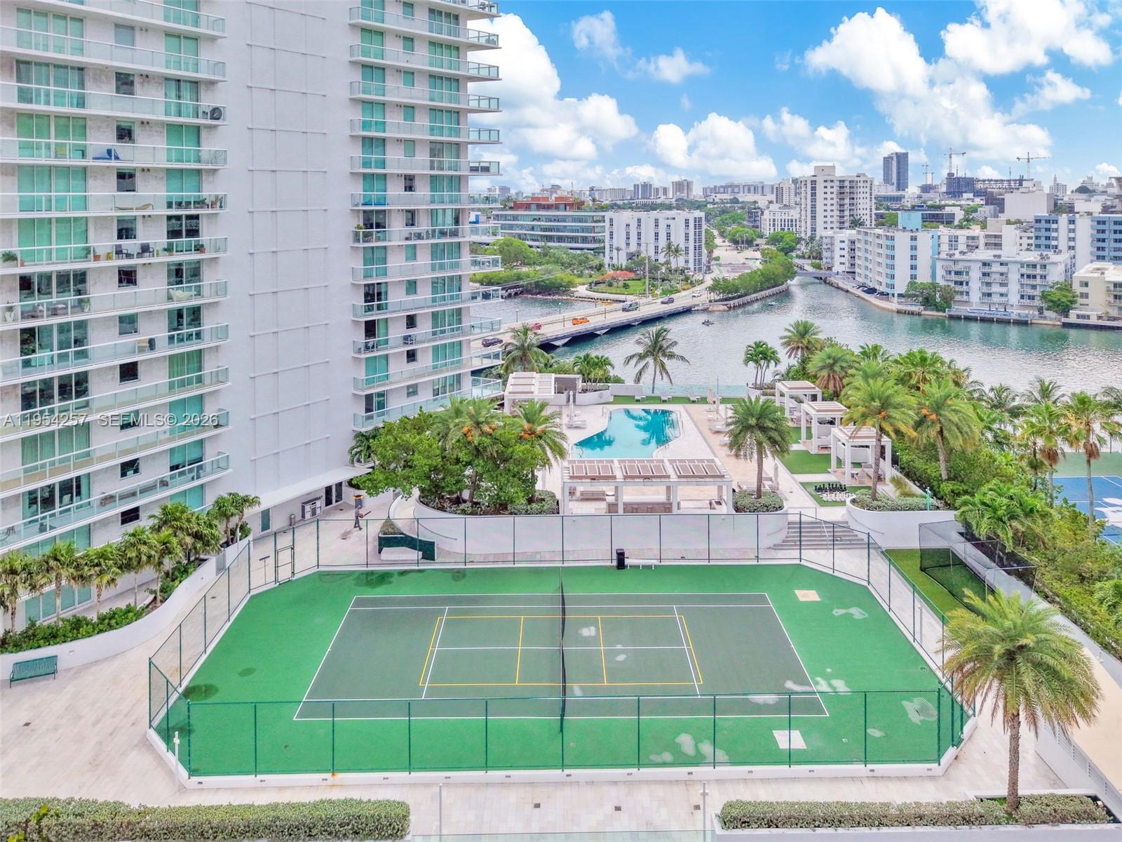 10 VENETIAN WAY # 404