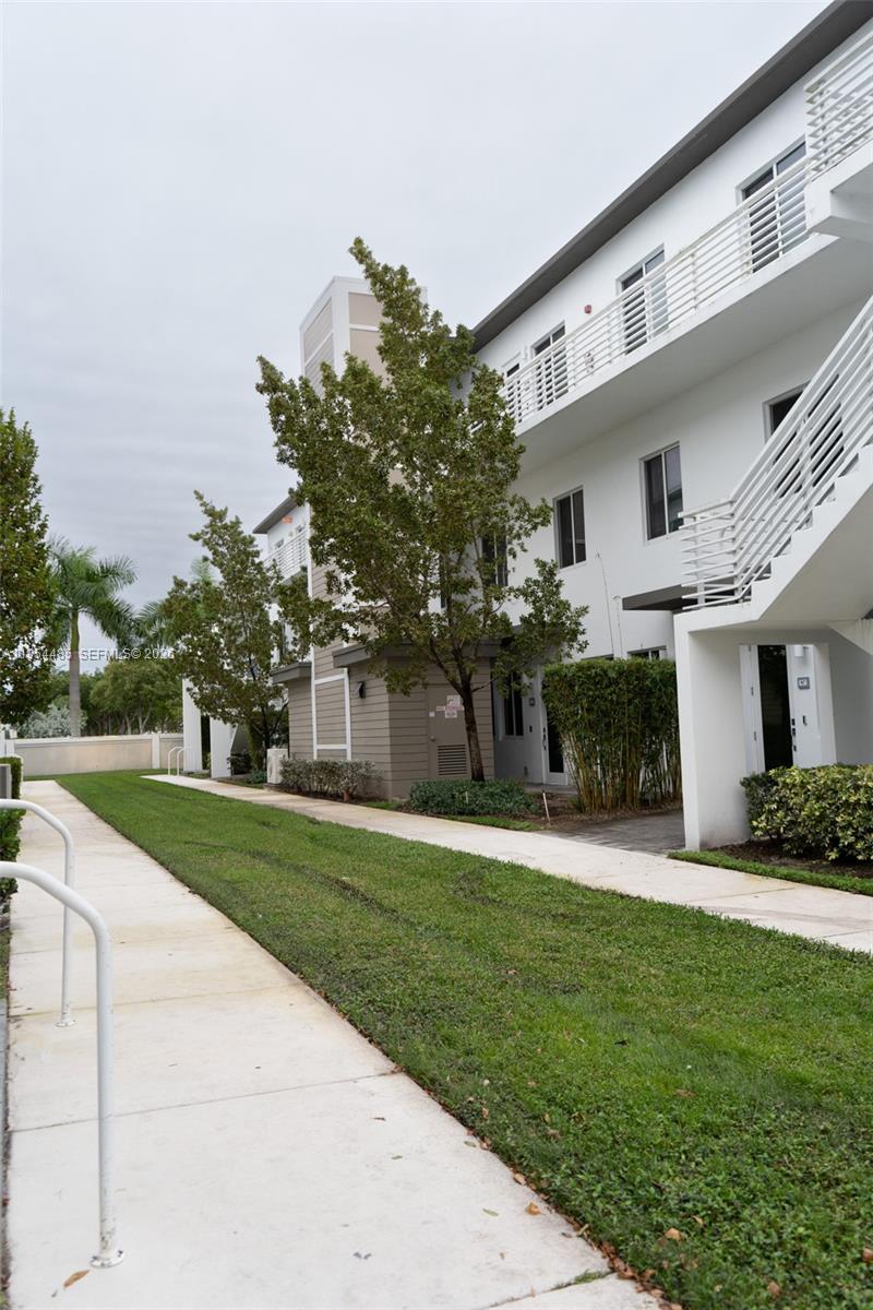 10229 NW 64th Ter # 301