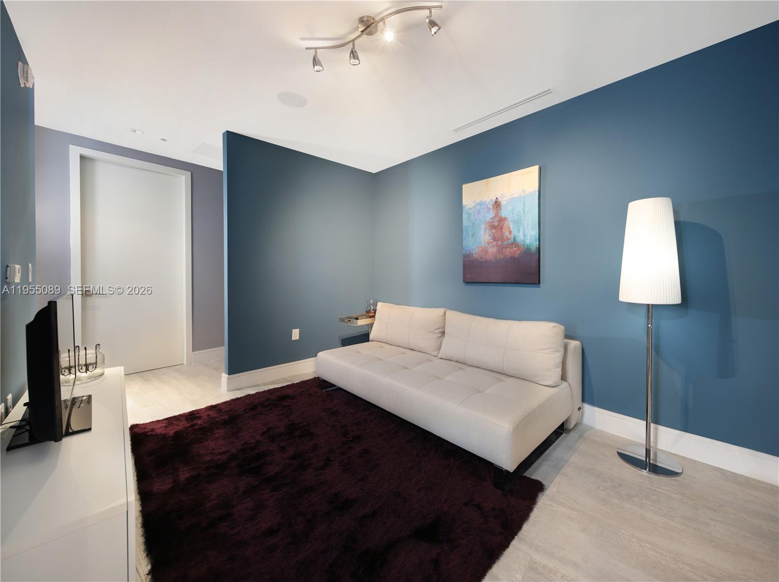 3300 NE 188th St # 315