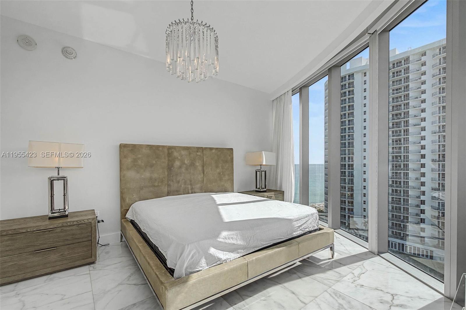 17475 Collins Ave # 904