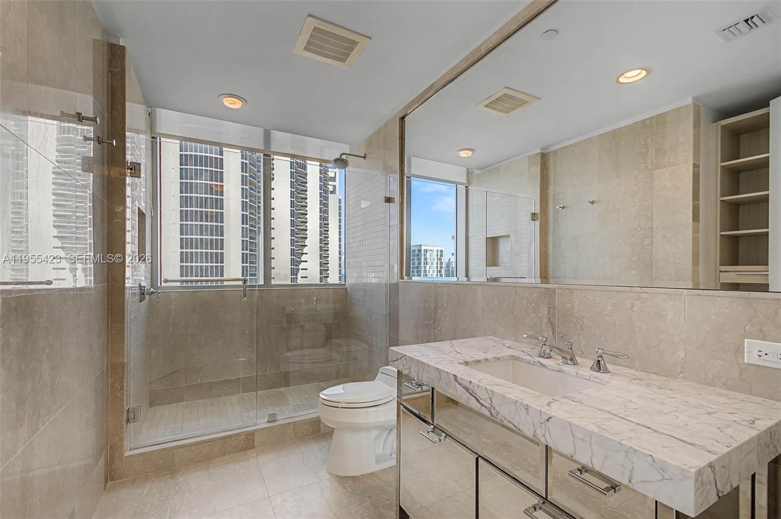 17475 Collins Ave # 904