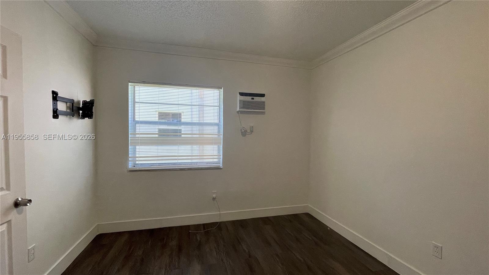 1043 NW 2nd St # 9