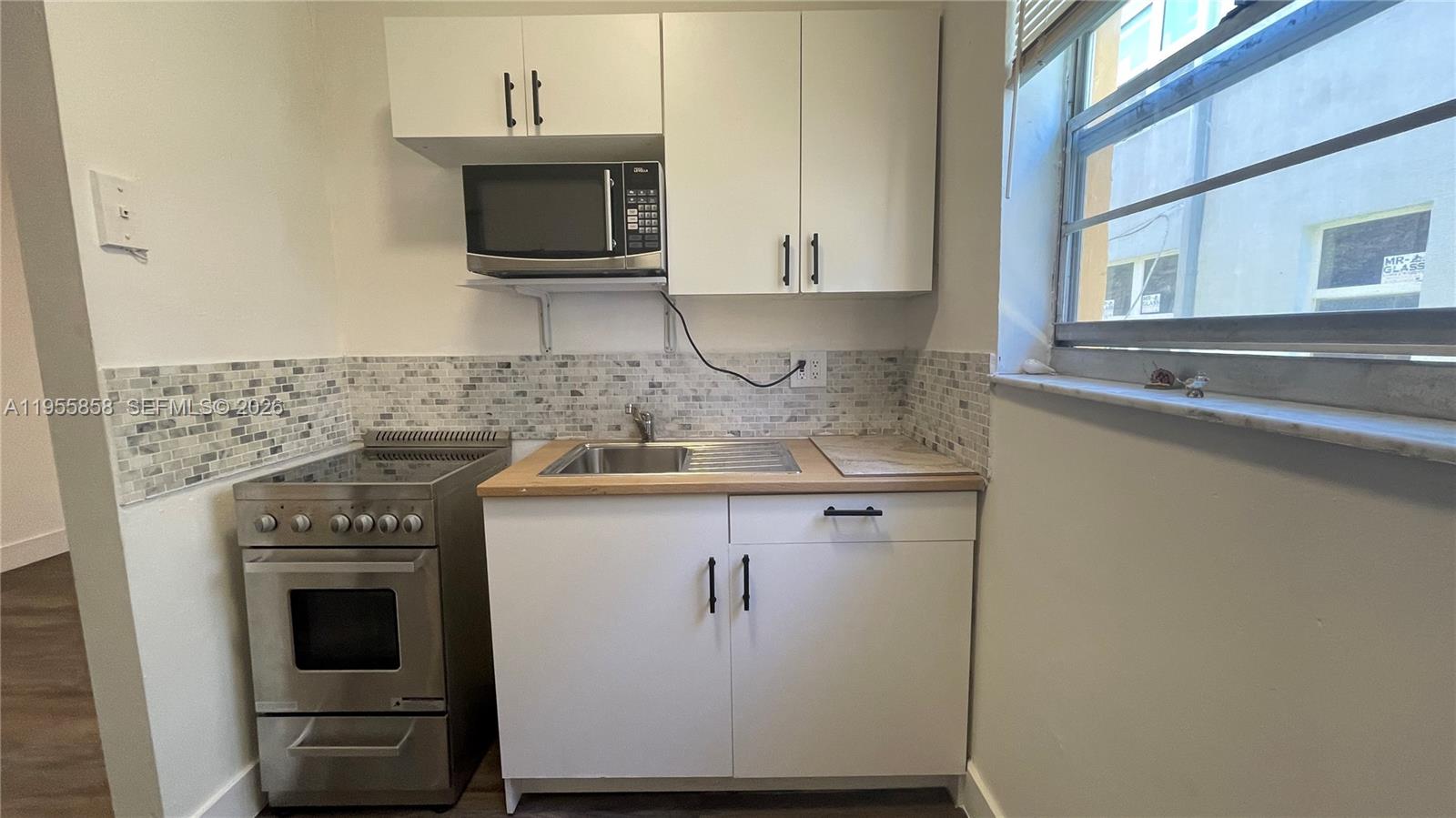 1043 NW 2nd St # 9