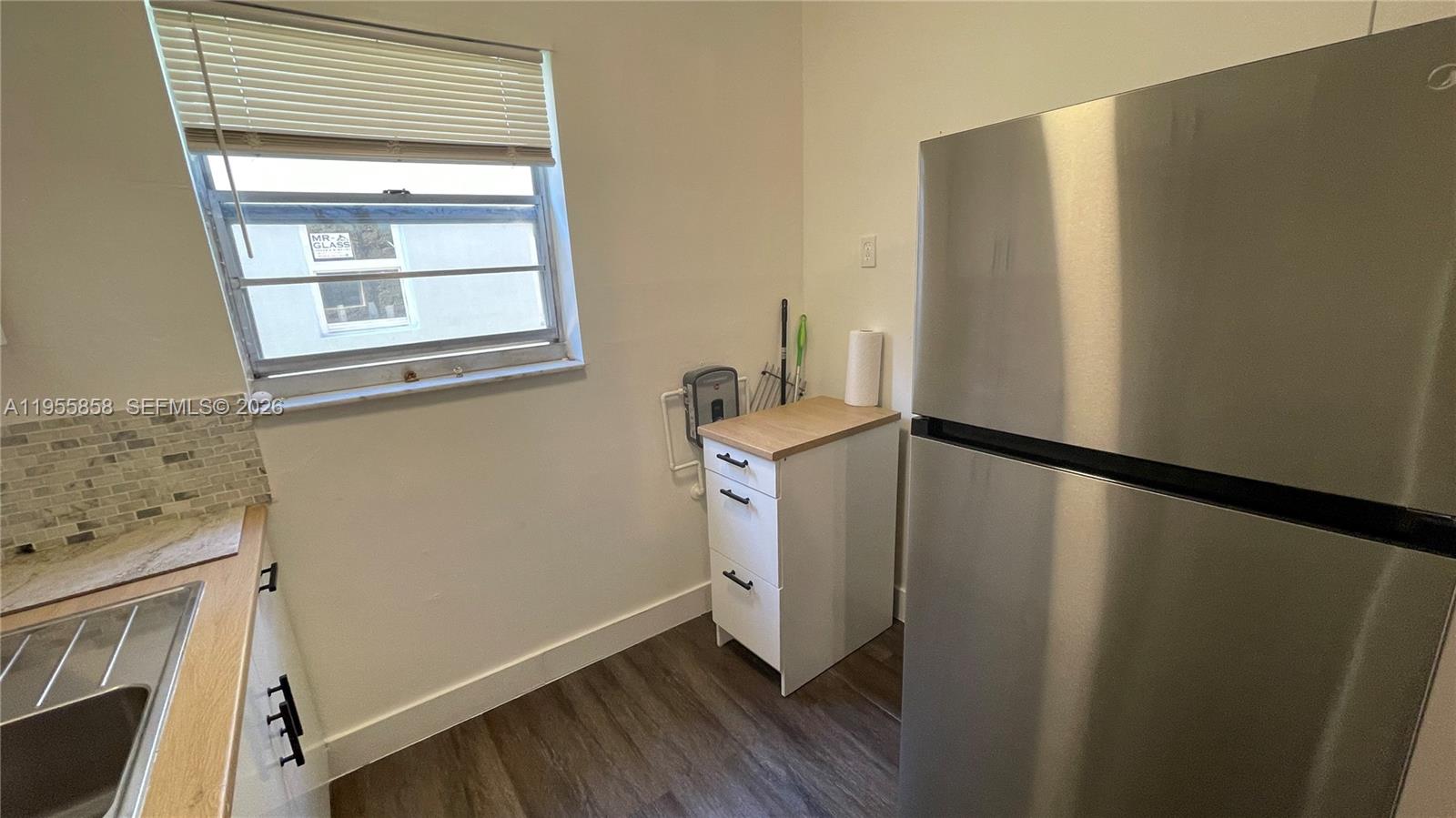 1043 NW 2nd St # 9