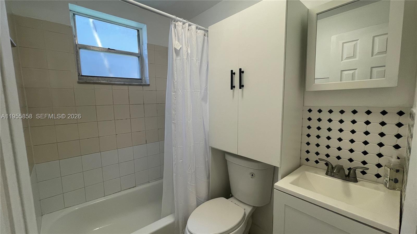 1043 NW 2nd St # 9