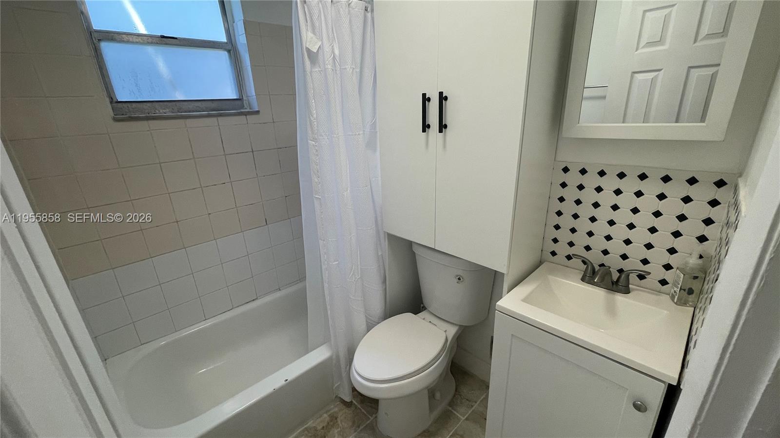 1043 NW 2nd St # 9