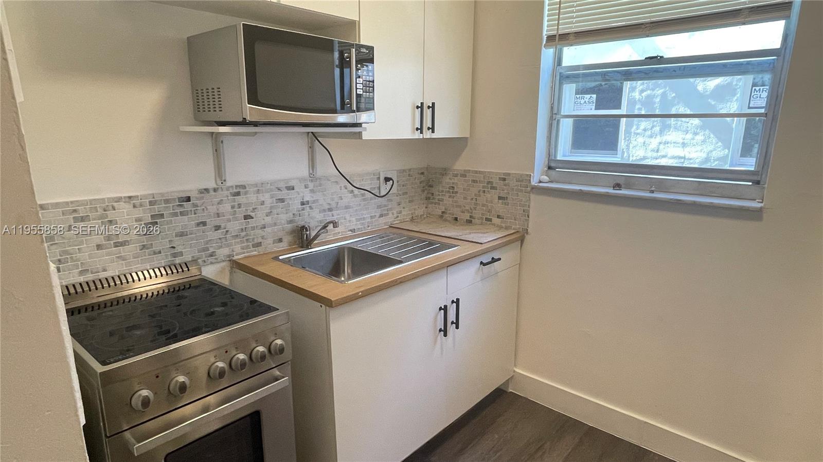 1043 NW 2nd St # 9