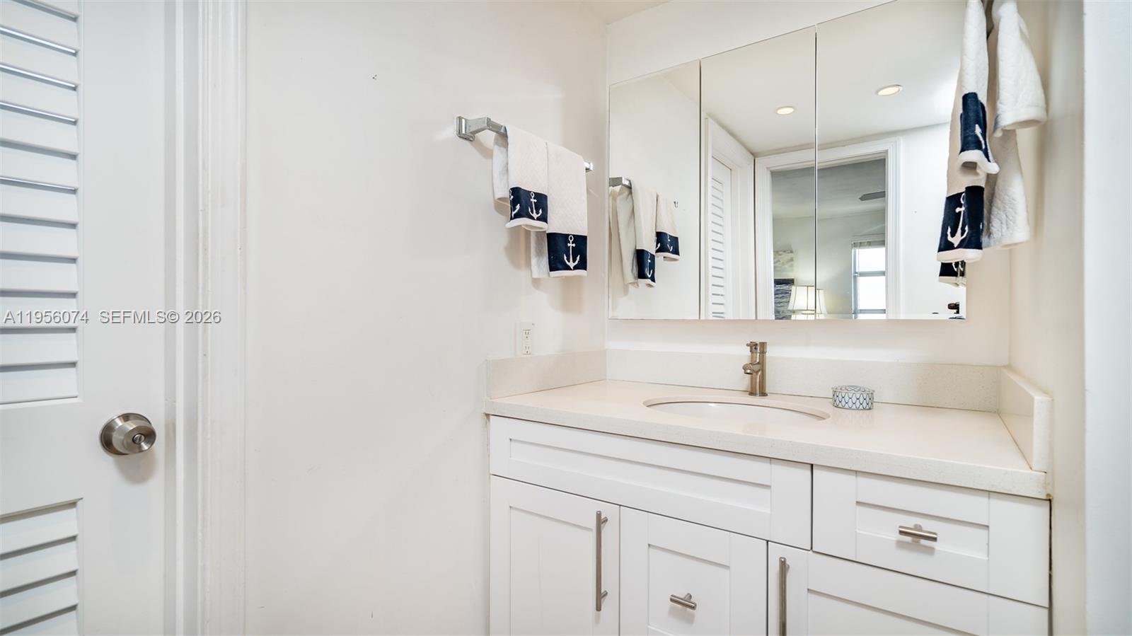 555 Crandon Blvd # 71